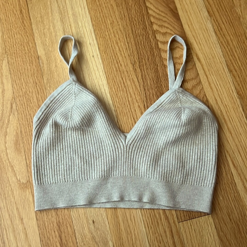 Crop tank beige sweater